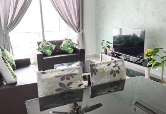 Nice Holiday Space@KSL D Esplanade, JB Netflix1109 has rooms with a private hot tub