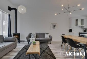 Aphrodite- Piscine sauna et spa has rooms with a private hot tub