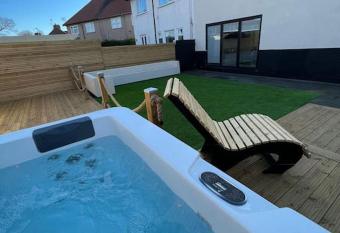 Prestatyn Holiday Home has rooms with a private hot tub