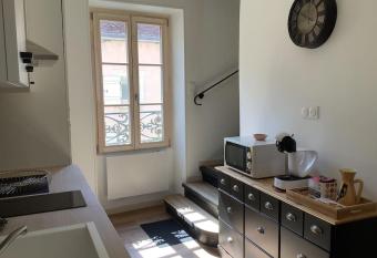 Maison c  ur de Chablis allows 18 year olds to book a room