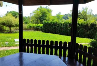 Mala Vikendica has Balcony rooms