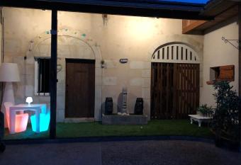 la cave has Balcony rooms