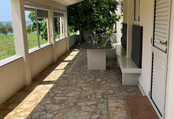 Apartment Knezevic has Balcony rooms