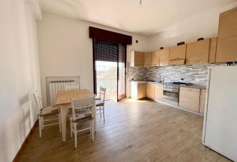 Appartamento in centro a Isola della Scala has Balcony rooms