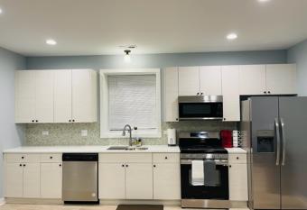 Oak Park Oasis has Balcony rooms