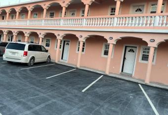 Cozy Roam has Balcony rooms