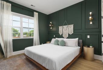 Stylish 5 Beds, 2 Bedroom in Trendy East Nashville allows 18 year olds to book a room