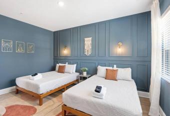 Stunning Spacious 6 Beds, 2 Bedroom in Walkable Area allows 18 year olds to book a room