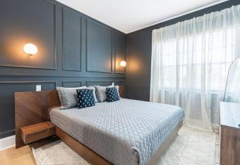 Spacious Modern 4 Bed 2 Bedroom near Downtown allows 18 year olds to book a room