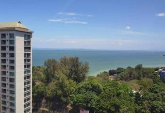 Miami Green Paradise Seaview allows 18 year olds to book a room