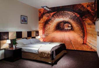 Boutique Hotel s Bytom allows 18 year olds to book a room