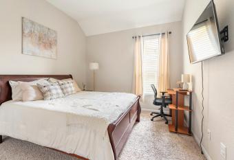 Wonderful Getaway in Cypress Houston allows 18 year olds to book a room