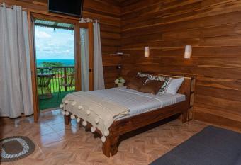 Bosque de Paz has Balcony rooms
