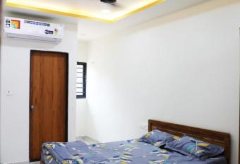 KK Luxurious Home Stay has Balcony rooms