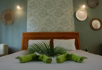 Ocean Blue By Oasis Holidays has Balcony rooms