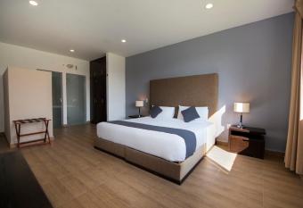 Hotel Quinta Del Lago allows 18 year olds to book a room