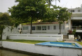 Hotel Los Angeles has Balcony rooms