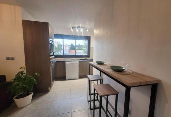 joli studio en r  sidence allows 18 year olds to book a room