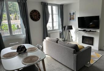 Appartement avec terrasse au Puy has Balcony rooms