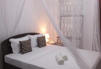 Kavee Transit Hotel allows 18 year olds to book a room