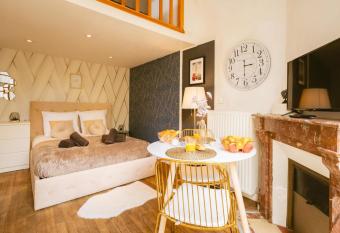 Studio 30m   cosy calme Proche RER D - 10 min has Balcony rooms