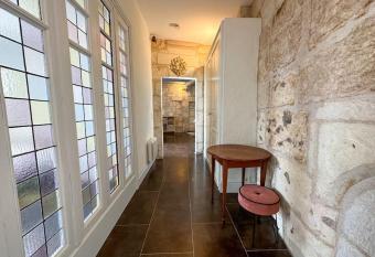 Aubergerie Renaissance plus allows 18 year olds to book a room