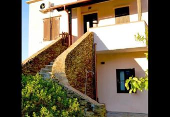 Casa vacanze Il Girasole a Stintino has Balcony rooms
