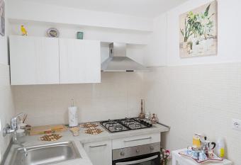 La Casetta de Silvana allows 18 year olds to book a room