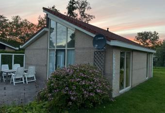 Huisje Earrebarre has Balcony rooms
