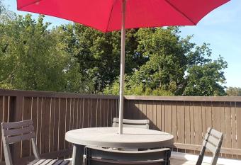 Appartement avec grande terrasse vue sur for  t has Balcony rooms