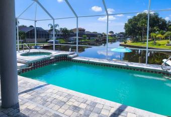 3bd Waterfront Home w/Pool, Hot Tub & Boat Dock has rooms with a private hot tub