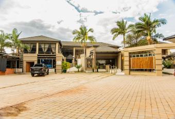 Nobutula Lodge has Balcony rooms