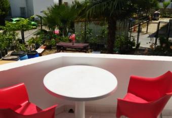 Bodrum Merkez Bah  eli Dublex M  stakil Tatil Evi allows 18 year olds to book a room