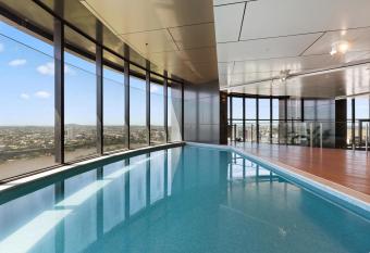 Skyline Serenity Retreat 2 KingbedsApt FreeParking has rooms with a private hot tub