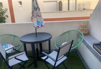 R  sidence Tahiti Beach Appart bord de mer, piscine    frontignan plage has Balcony rooms