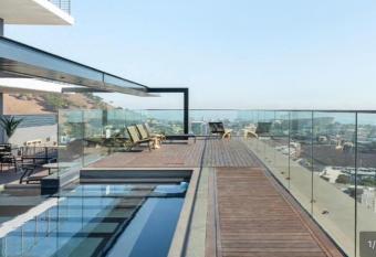 16 on Bree 1 bedroom penthouse has rooms with a private hot tub