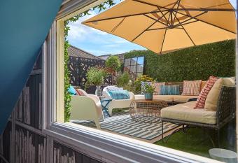 The Lark - High Style by the Roman Baths has Balcony rooms