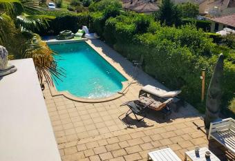 Villa de 5 chambres avec piscine privee jacuzzi et terrasse a Perigueux has Smoking rooms