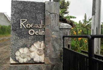 Roemah Oelin Villa has Balcony rooms