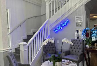 The Hotel Redland has Balcony rooms