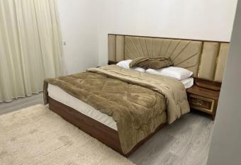 Modern apartment westown beverly hills has rooms with a private hot tub