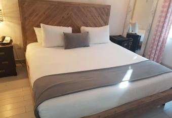 Tropical Splash Condo with Pool has Balcony rooms