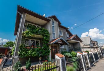 Regina Guest House has Balcony rooms