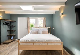 Studio 31 Zandvoort allows 18 year olds to book a room