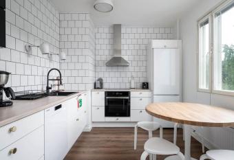 Moderni ja tilava kolmio + sauna has Balcony rooms