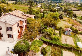 DaniGreenHouse, immersa nel verde dell Umbria has Balcony rooms
