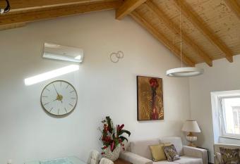 THE ORANGE TREE HOUSES - Terra  o by Live and Stay has Balcony rooms