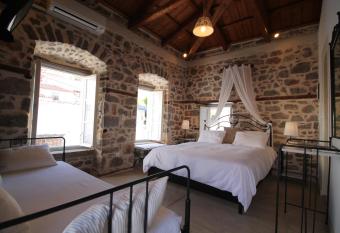 Guesthouse Alexandra allows 18 year olds to book a room