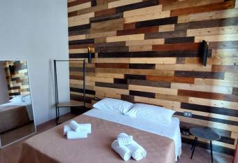 Al Mazzini39 has Balcony rooms