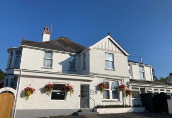 Bentley Lodge allows 18 year olds to book a room